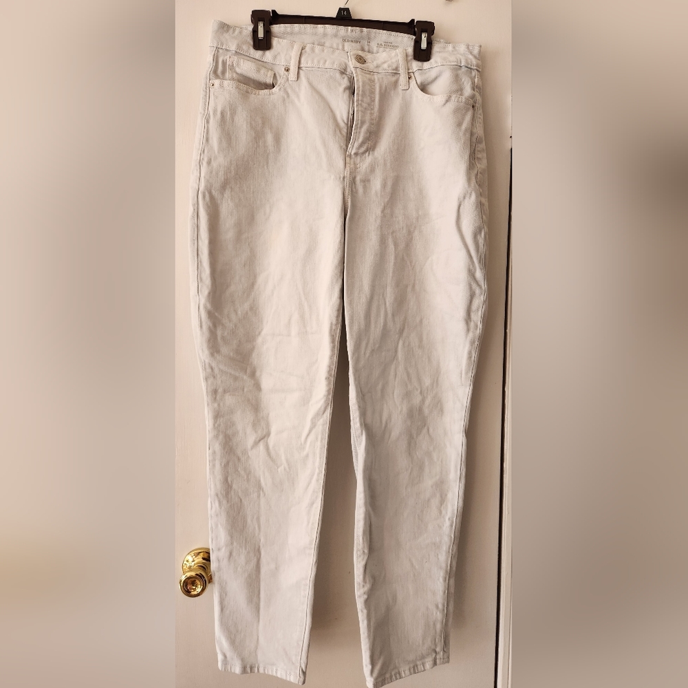 White Old Navy High Rise jeans